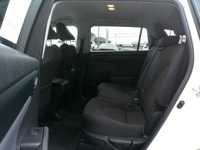 Used 2023 Toyota Highlander LE AWD/4WD image 23