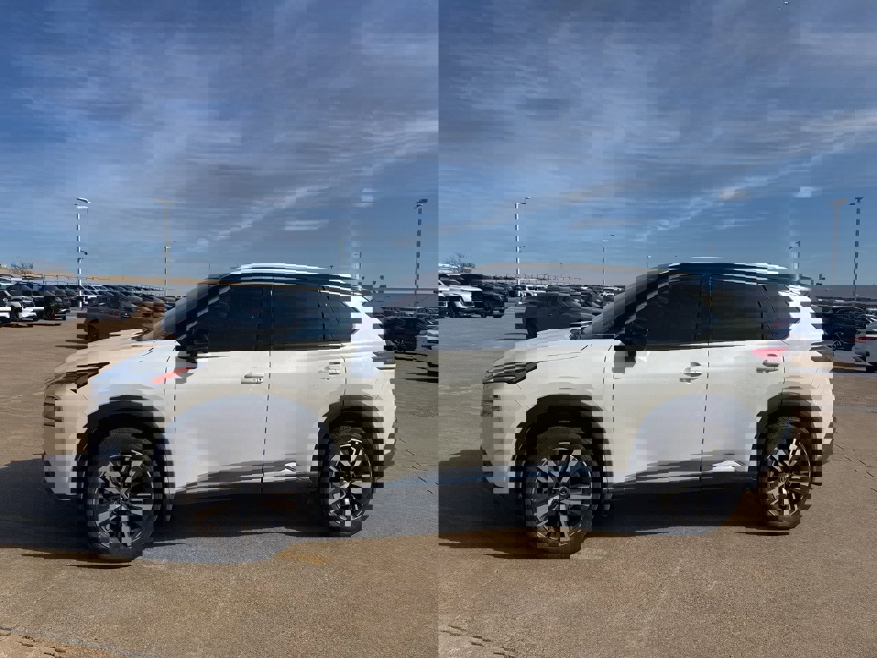 Used 2021 Nissan Rogue SL w/ Premium Package image 10