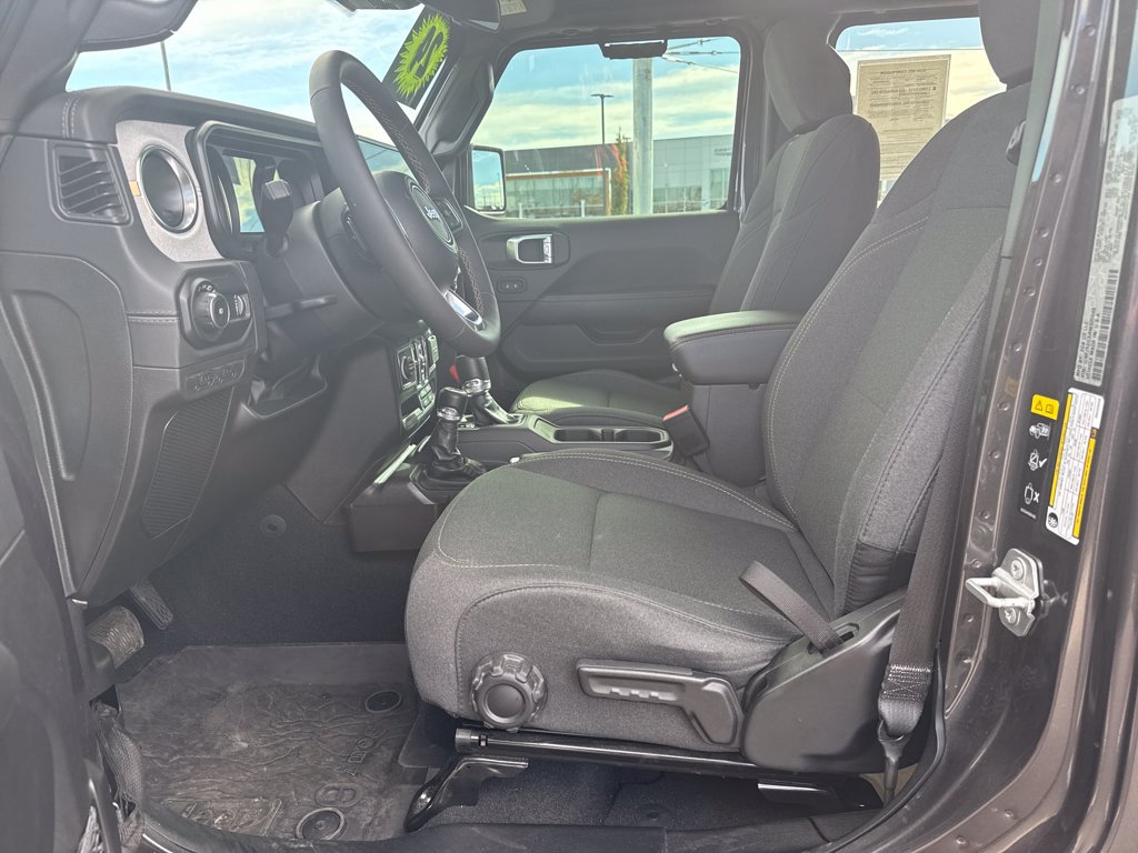 Used 2024 Jeep Wrangler Unlimited Sahara AWD/4WD image 25
