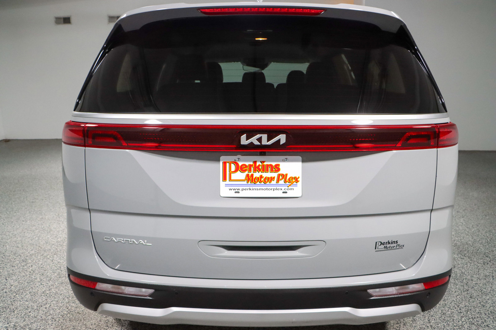 Used 2024 Kia Carnival EX FWD image 8