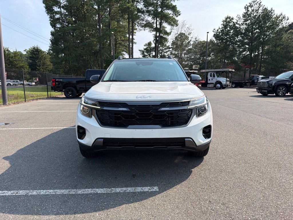 Certified 2024 Kia Seltos X-Line AWD/4WD image 3