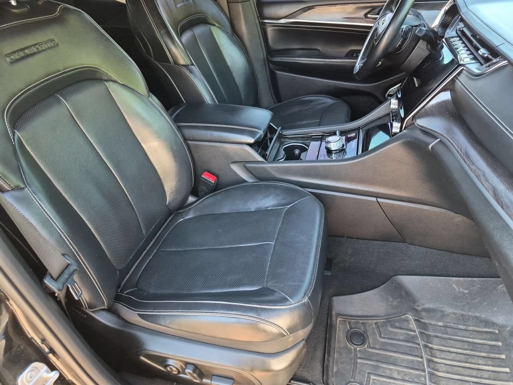 Used 2022 Jeep Grand Cherokee Overland AWD/4WD image 23