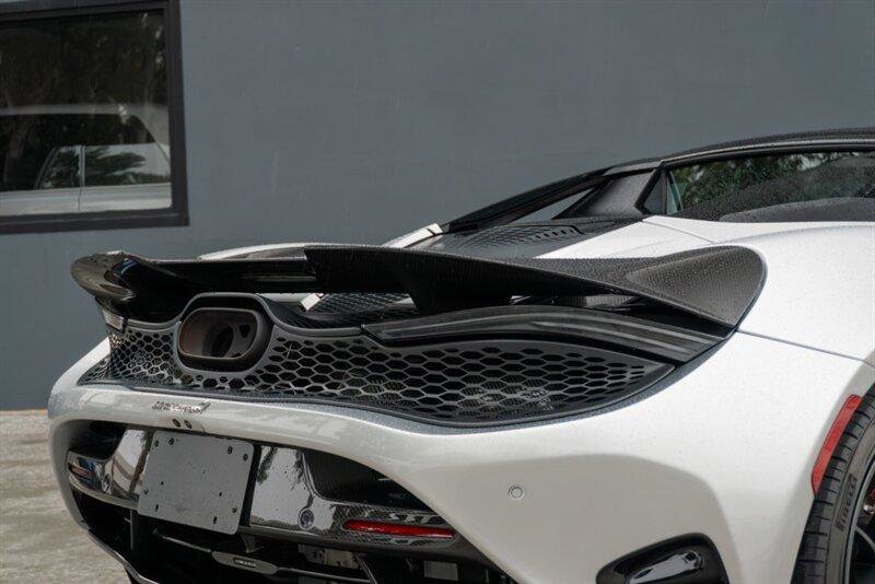 Used 2024 McLaren 750S Spider image 43