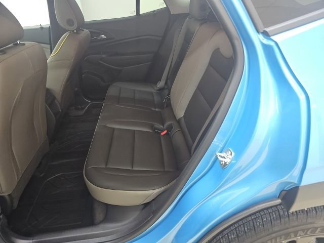 Used 2025 Chevrolet Trax ACTIV w/ Sunroof Package image 4
