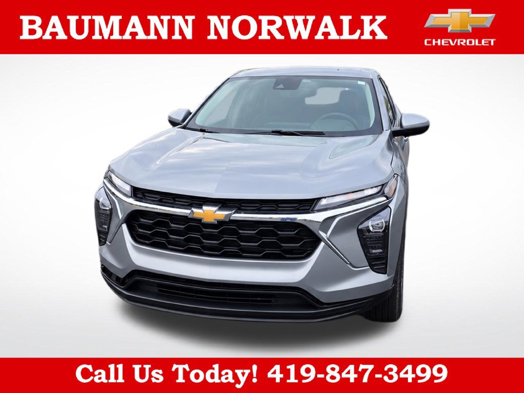 Used 2024 Chevrolet Trax LS w/ LS Convenience Package FWD image 2