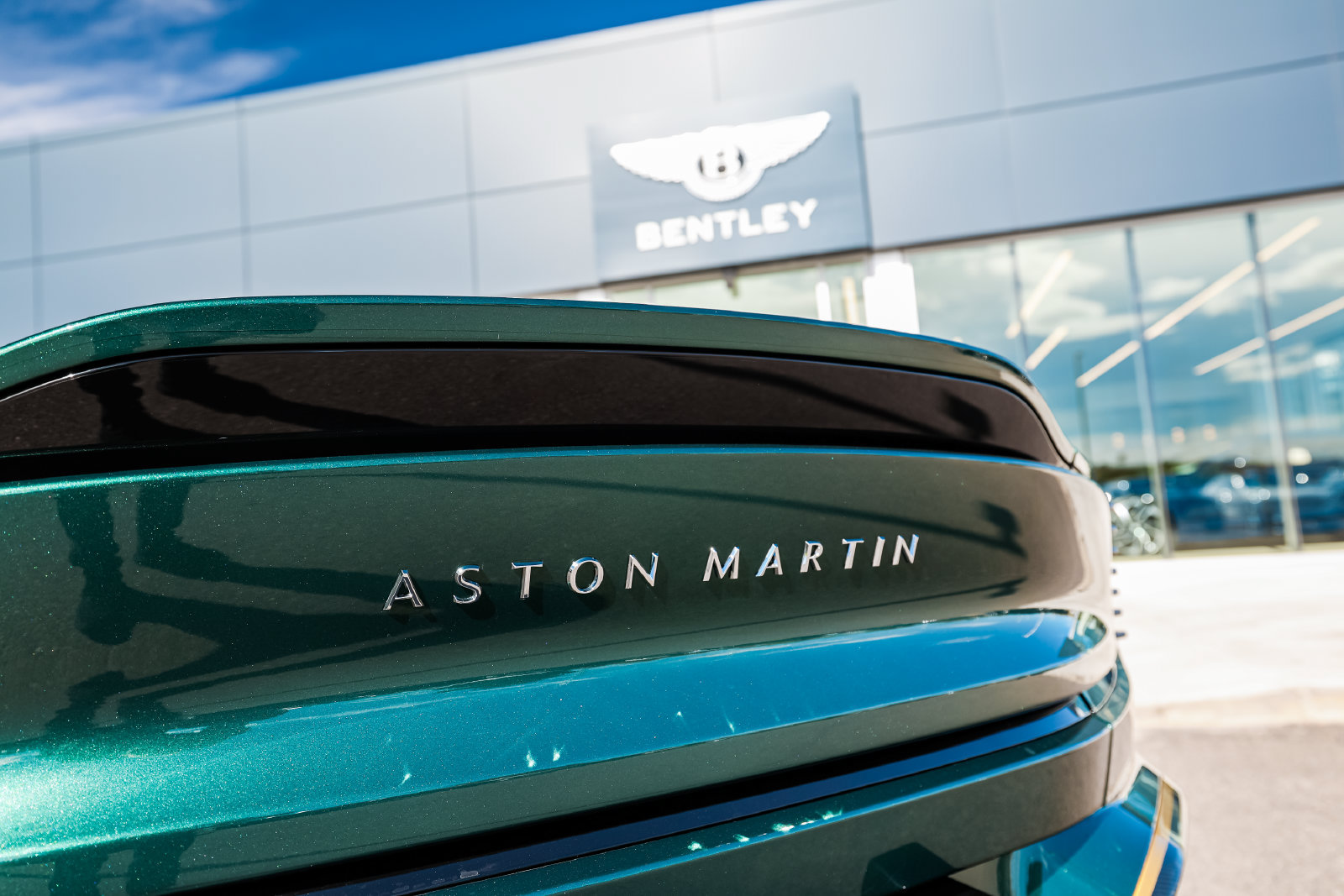 Used 2025 Aston Martin Vanquish RWD image 12