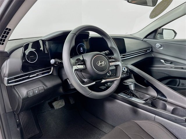 Used 2025 Hyundai Elantra SEL image 9