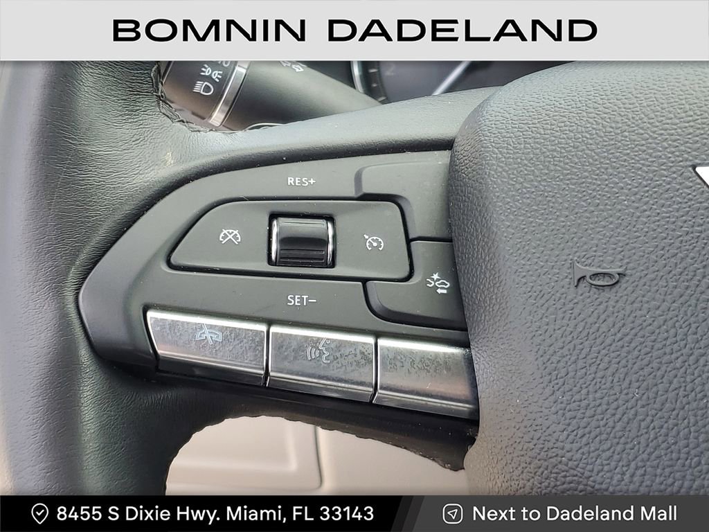 Used 2022 Cadillac XT4 Luxury w/ Driver Awareness Package image 19