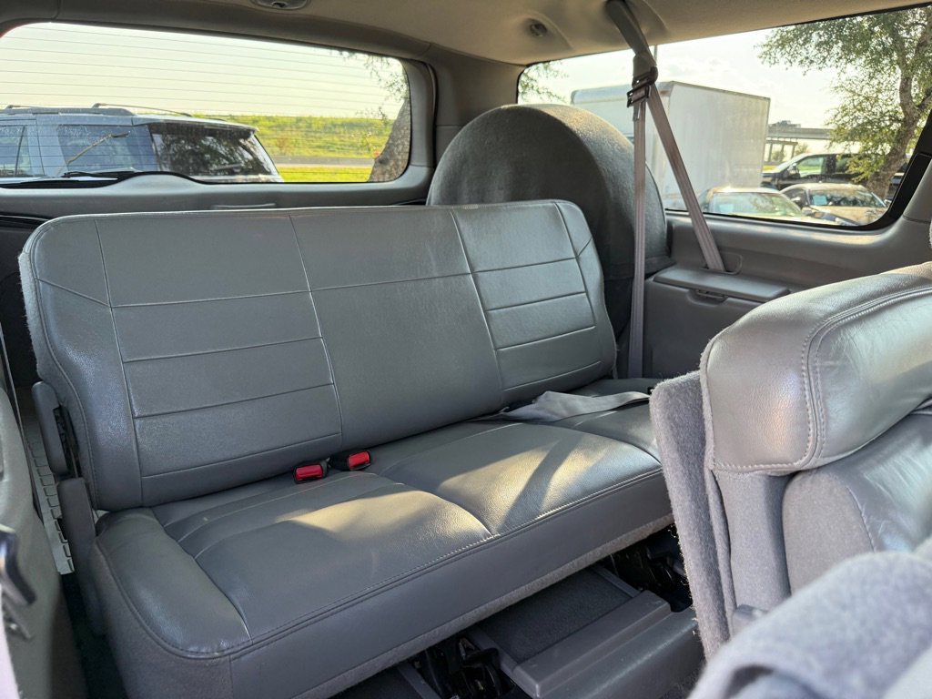 Used 2005 Ford Excursion XLT image 19