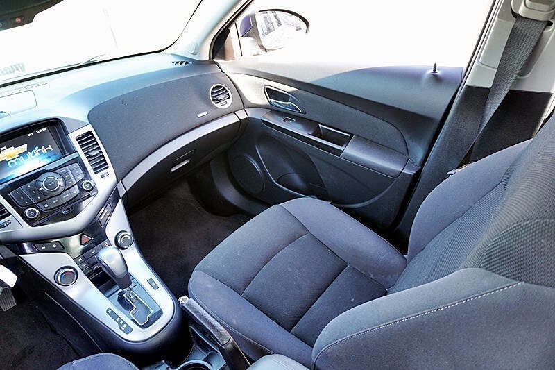 Used 2014 Chevrolet Cruze LT image 22