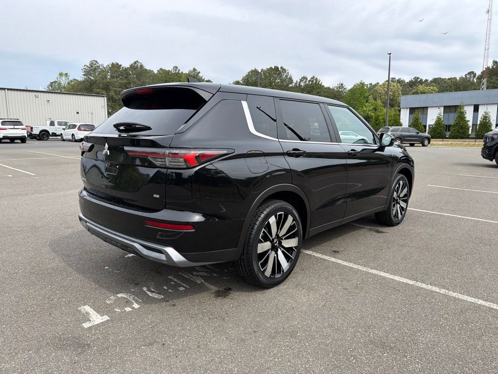 Used 2025 Mitsubishi Outlander SE FWD image 5