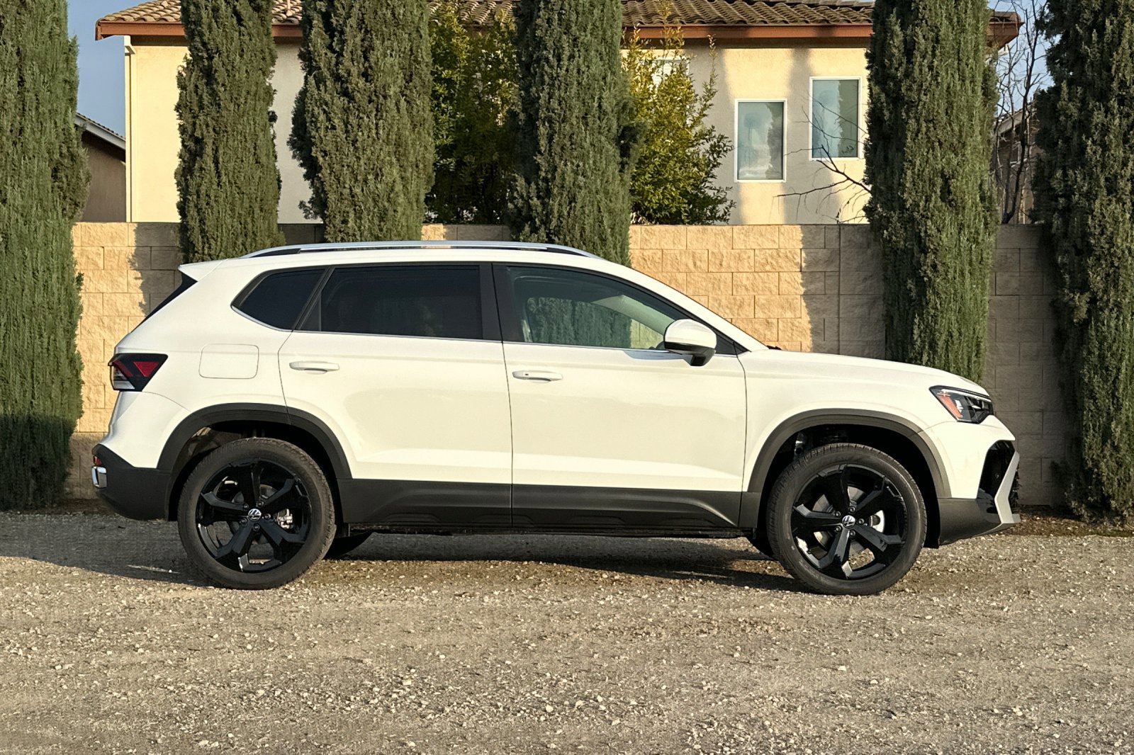 New 2026 Volkswagen Taos SEL image 3