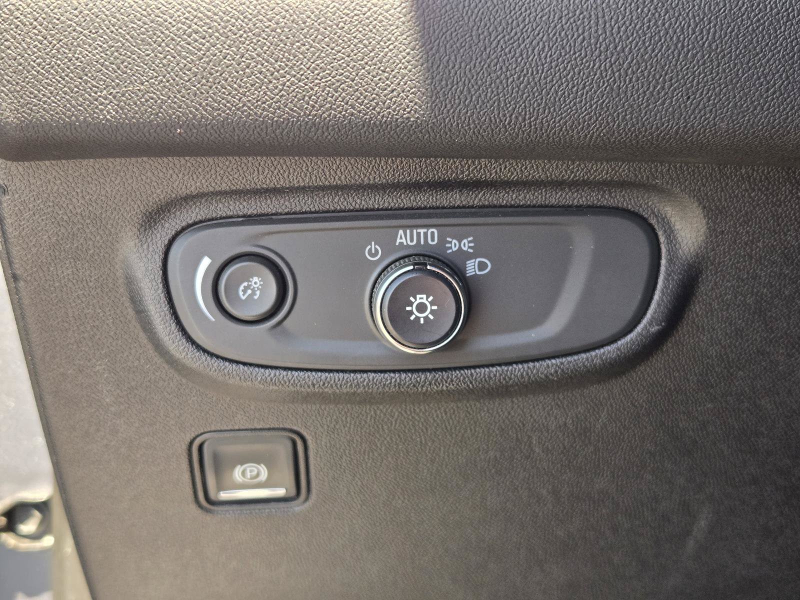 Used 2018 GMC Terrain SLE FWD image 17