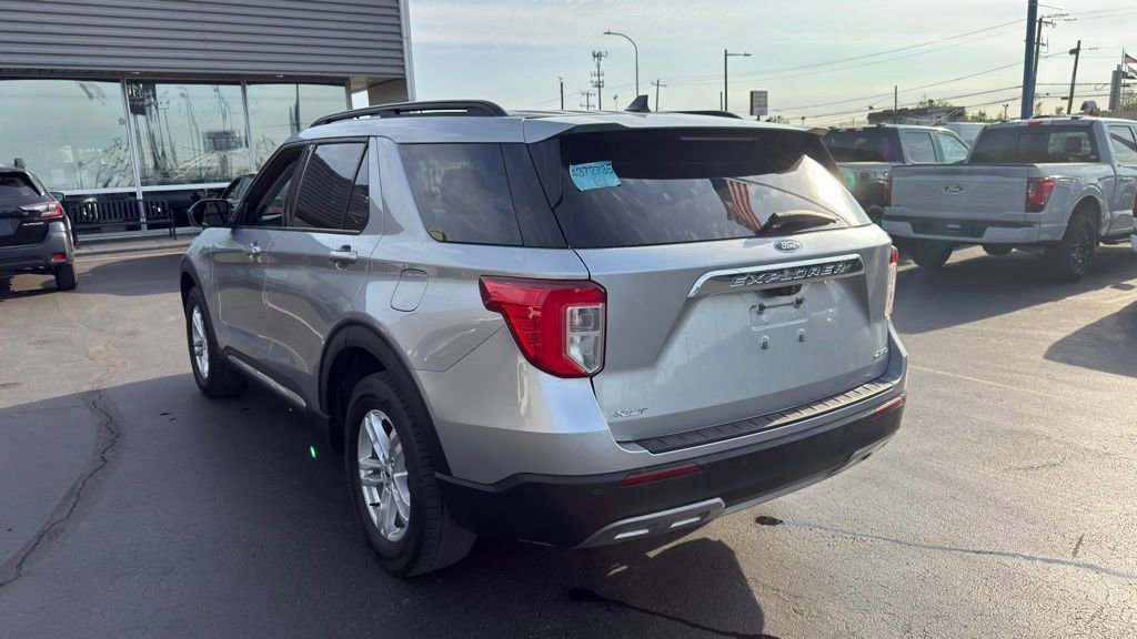Used 2022 Ford Explorer XLT w/ Equipment Group 202A AWD/4WD image 5