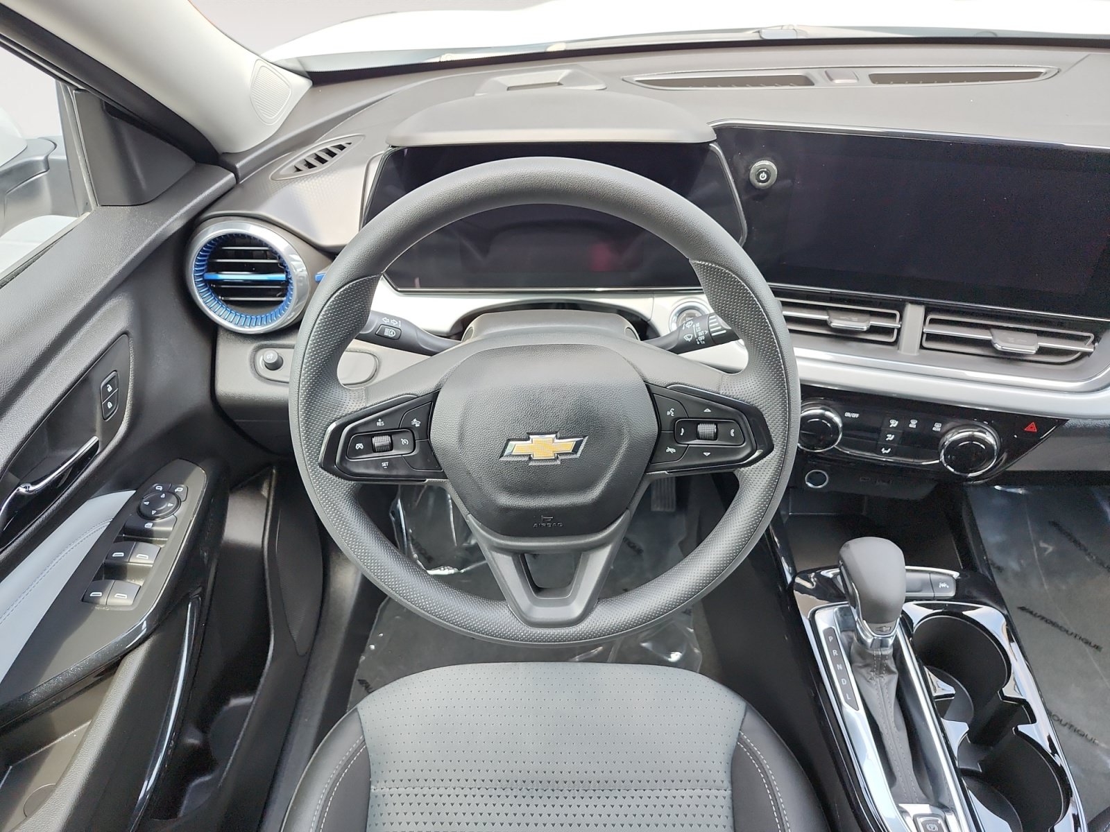 Used 2026 Chevrolet Trax LT FWD image 13