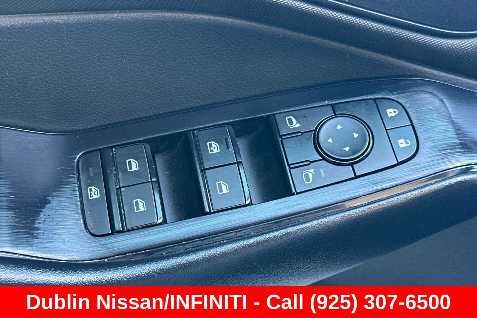 Used 2024 Nissan Rogue S FWD image 13