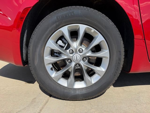 Used 2026 Chrysler Pacifica Select AWD/4WD image 9
