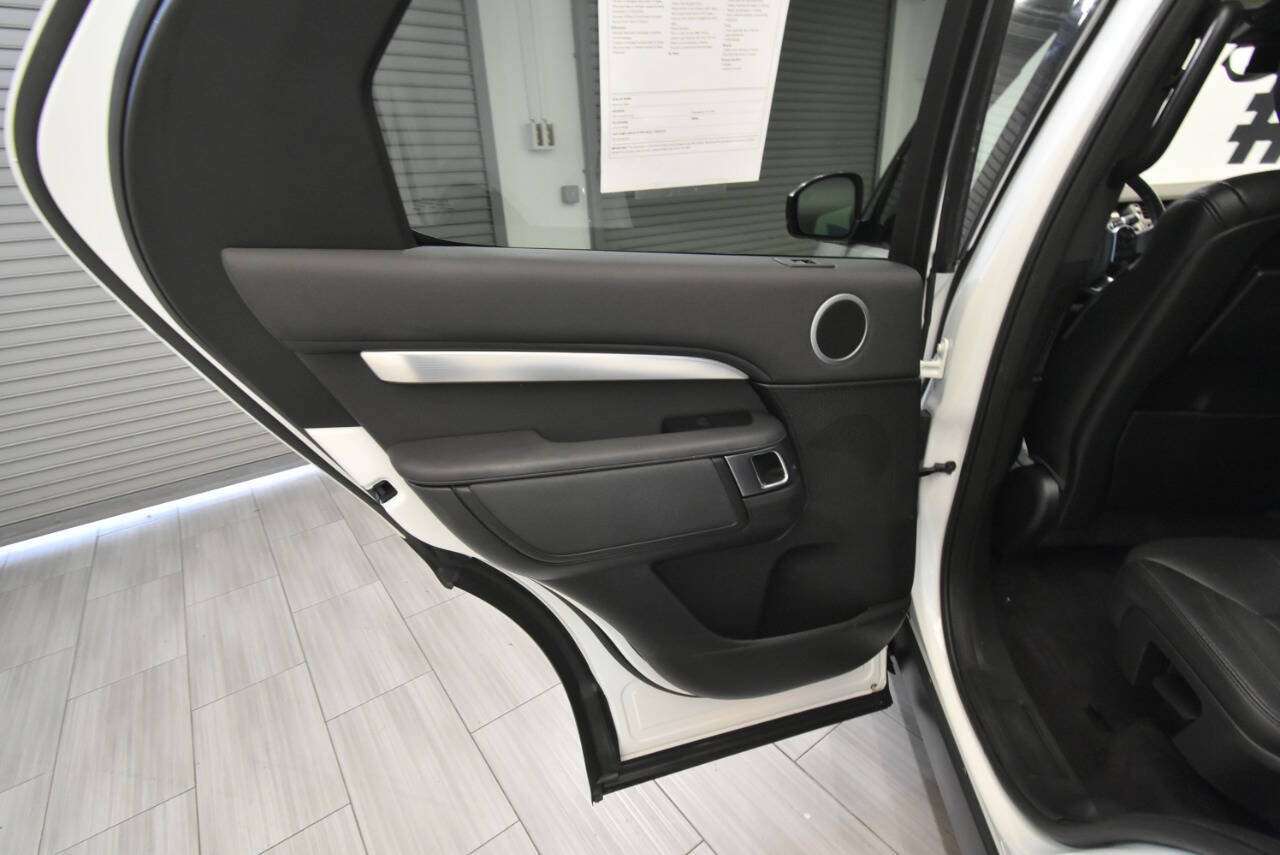 Used 2020 Land Rover Discovery Landmark AWD/4WD image 16