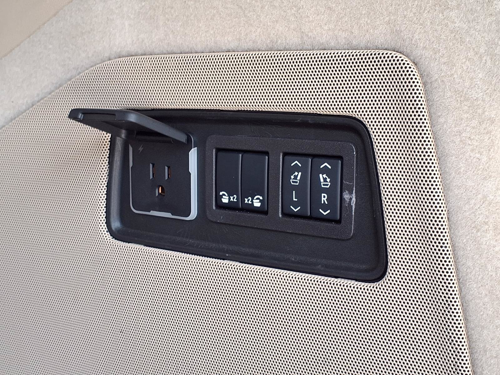 Certified 2024 Cadillac Escalade ESV Premium Luxury RWD image 18