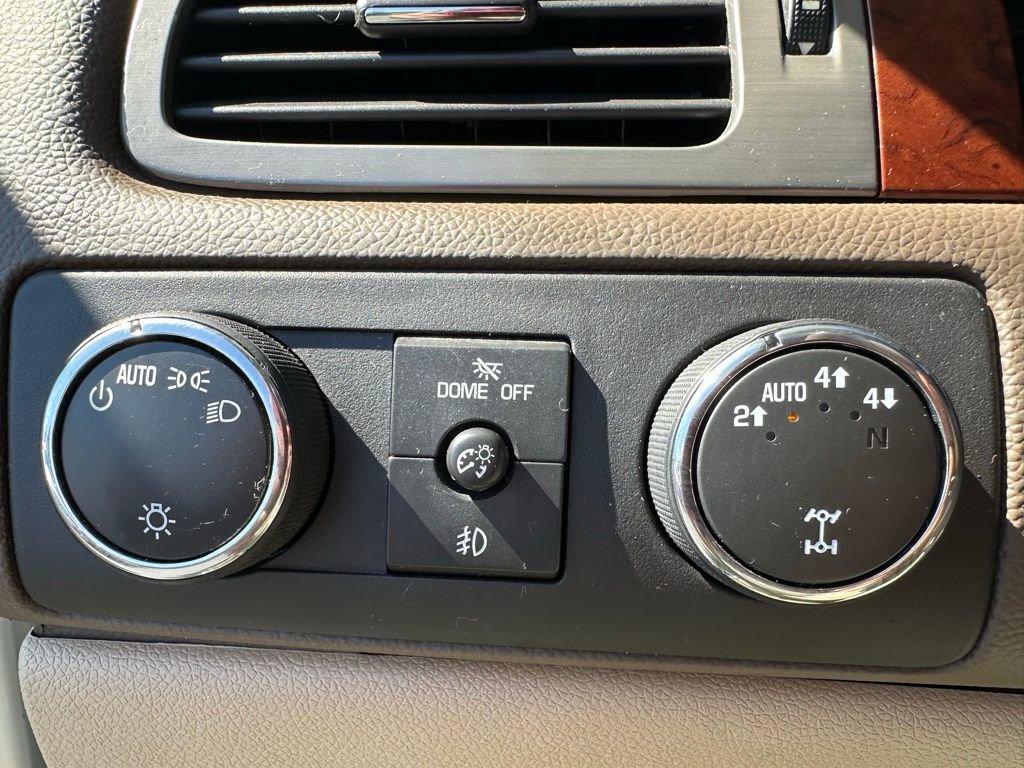 Used 2013 Chevrolet Silverado 1500 LTZ w/ LTZ White Diamond Edition image 23