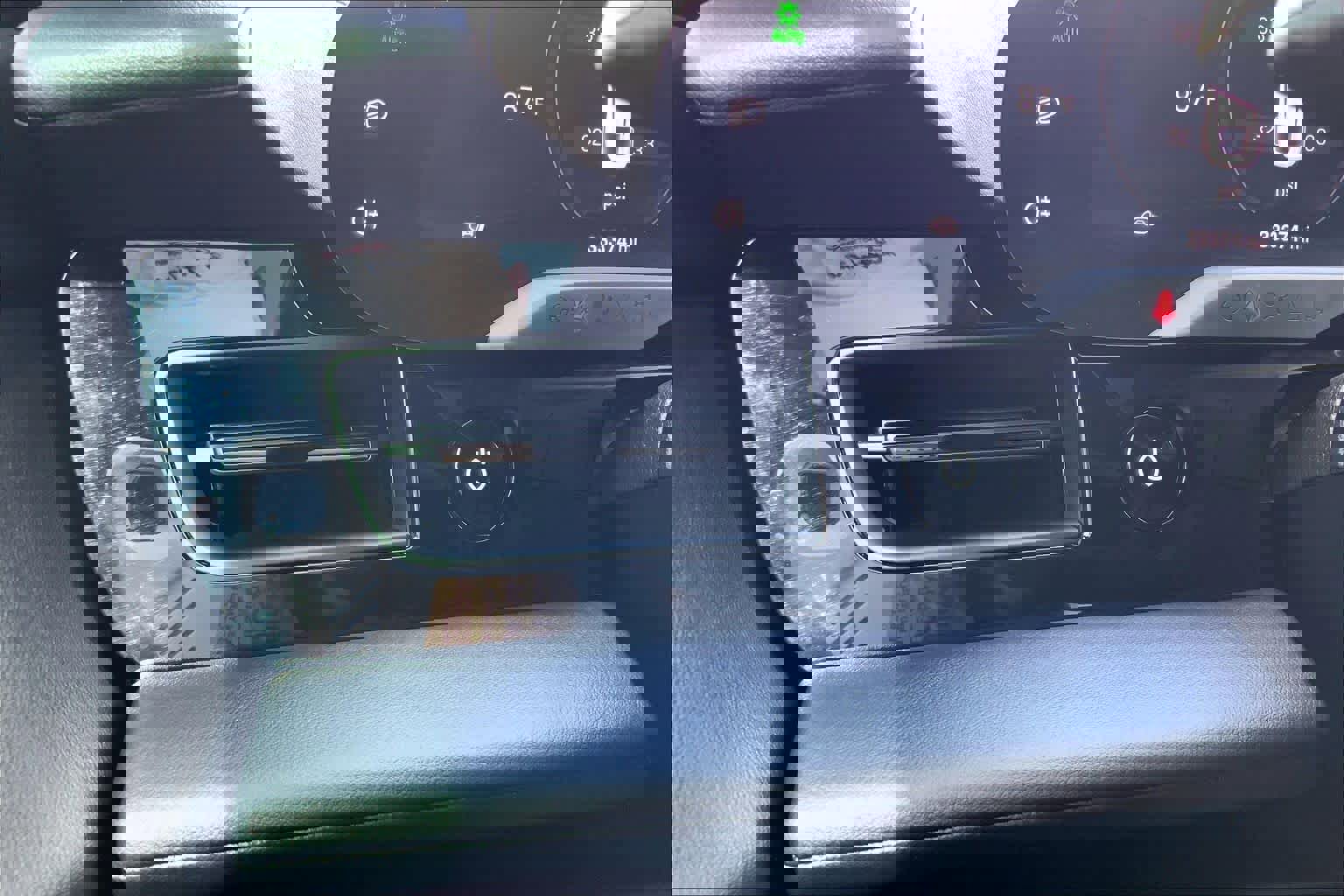 Used 2022 Porsche Taycan image 33