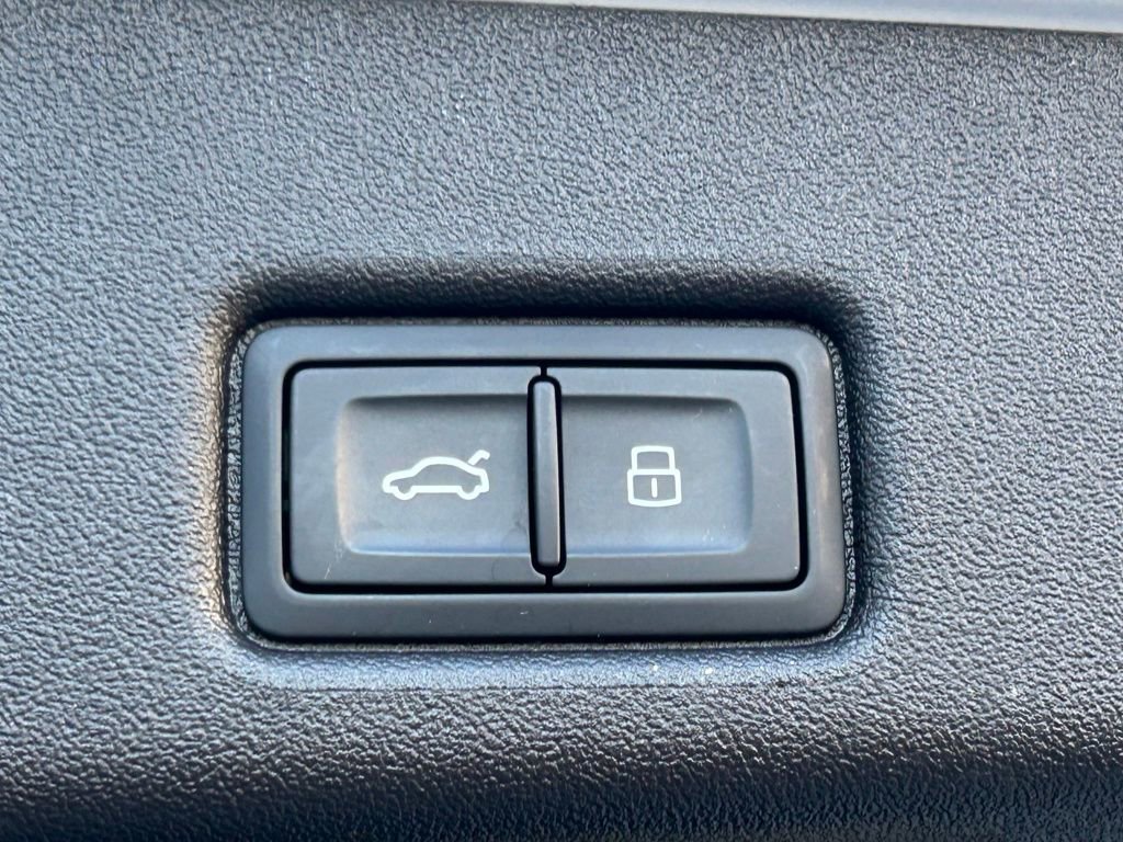 Used 2025 Audi SQ5 Premium Plus w/ Premium Plus Package image 61