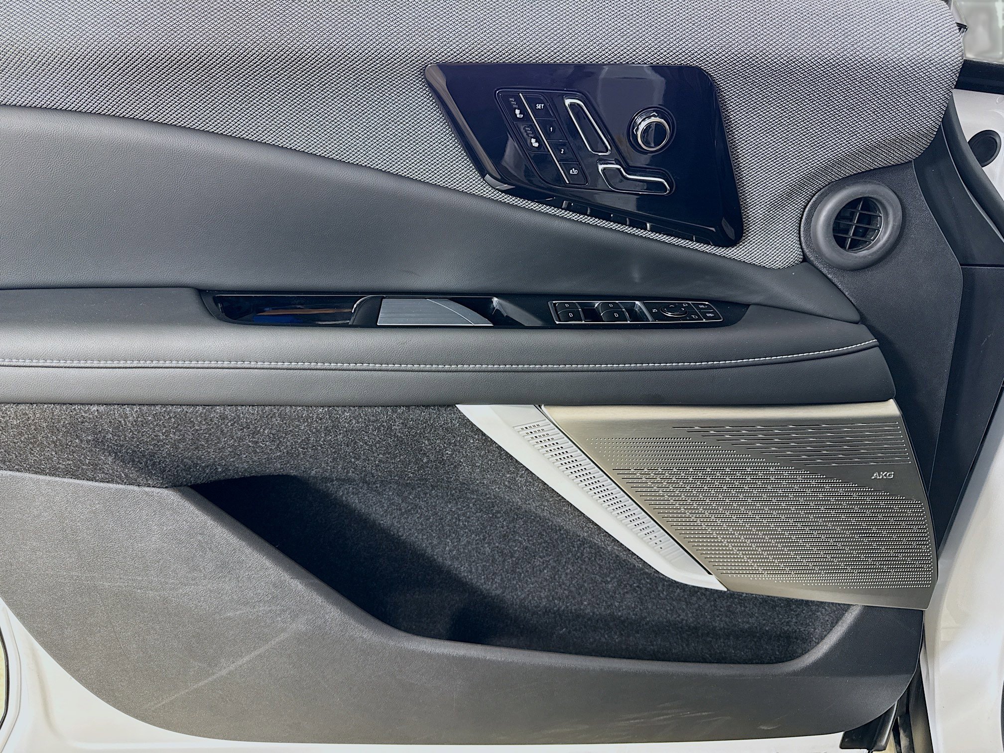 Used 2025 Cadillac Optiq Sport 1 AWD/4WD image 18