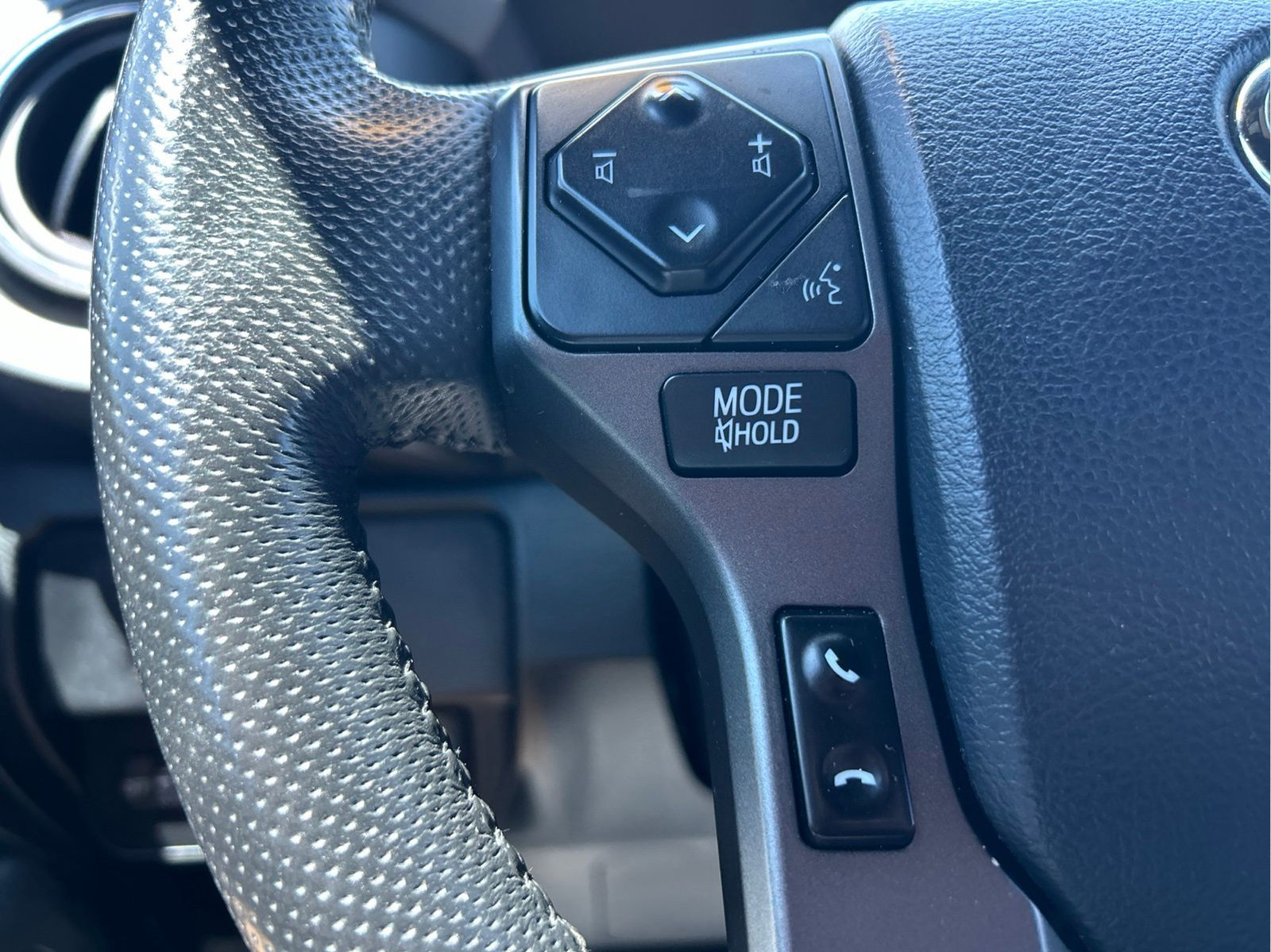 Used 2020 Toyota Tacoma TRD Off-Road AWD/4WD image 14