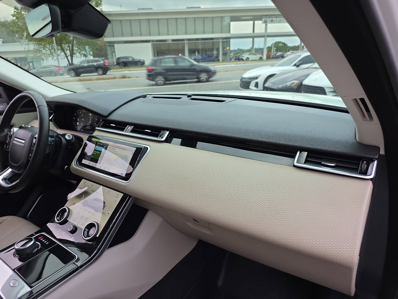 Used 2018 Land Rover Range Rover Velar S image 52