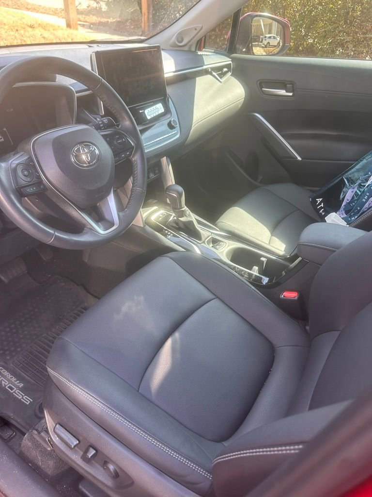 Used 2023 Toyota Corolla Cross XLE w/ Convenience Package image 6
