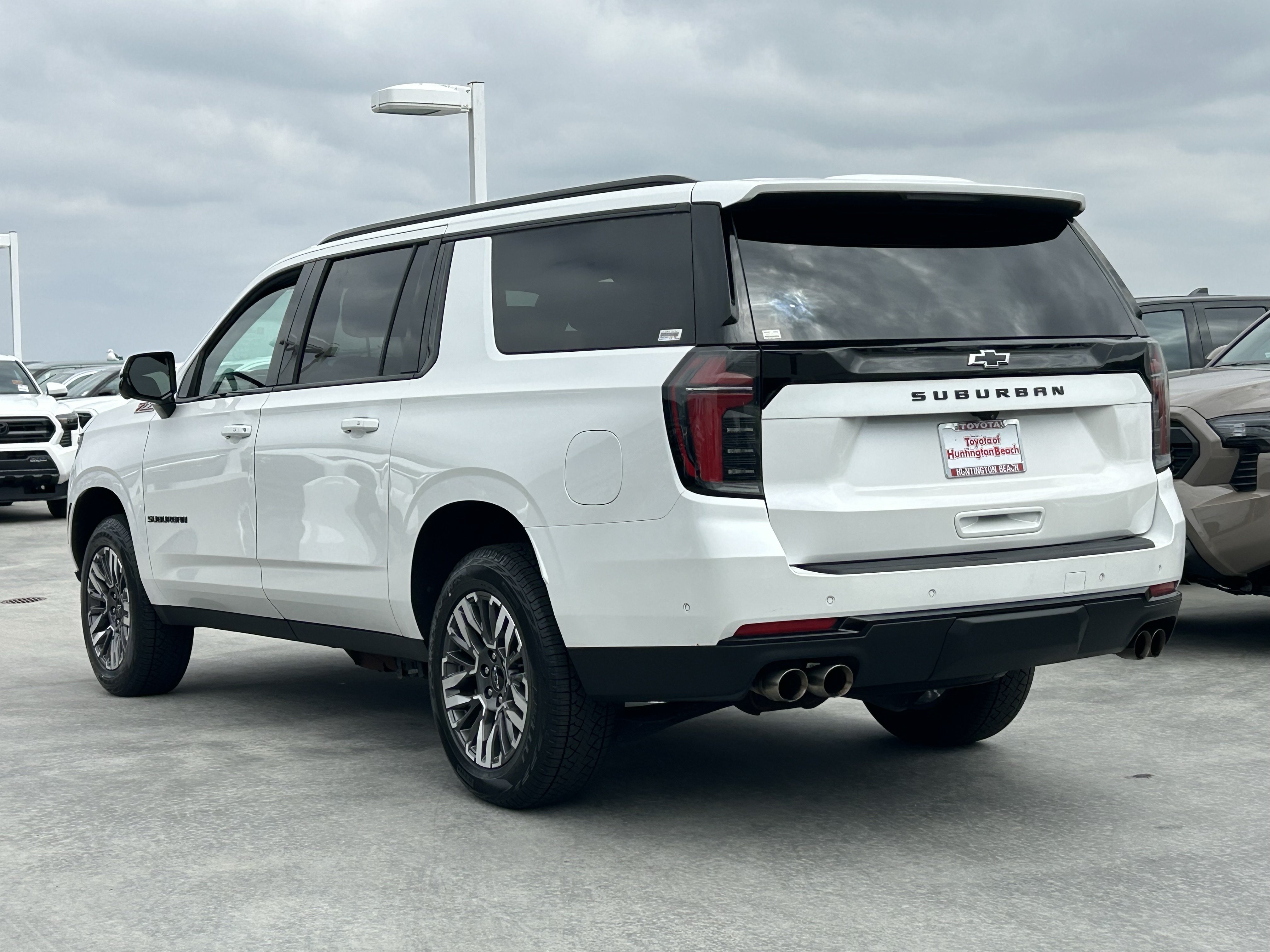 Used 2025 Chevrolet Suburban Z71 AWD/4WD image 5