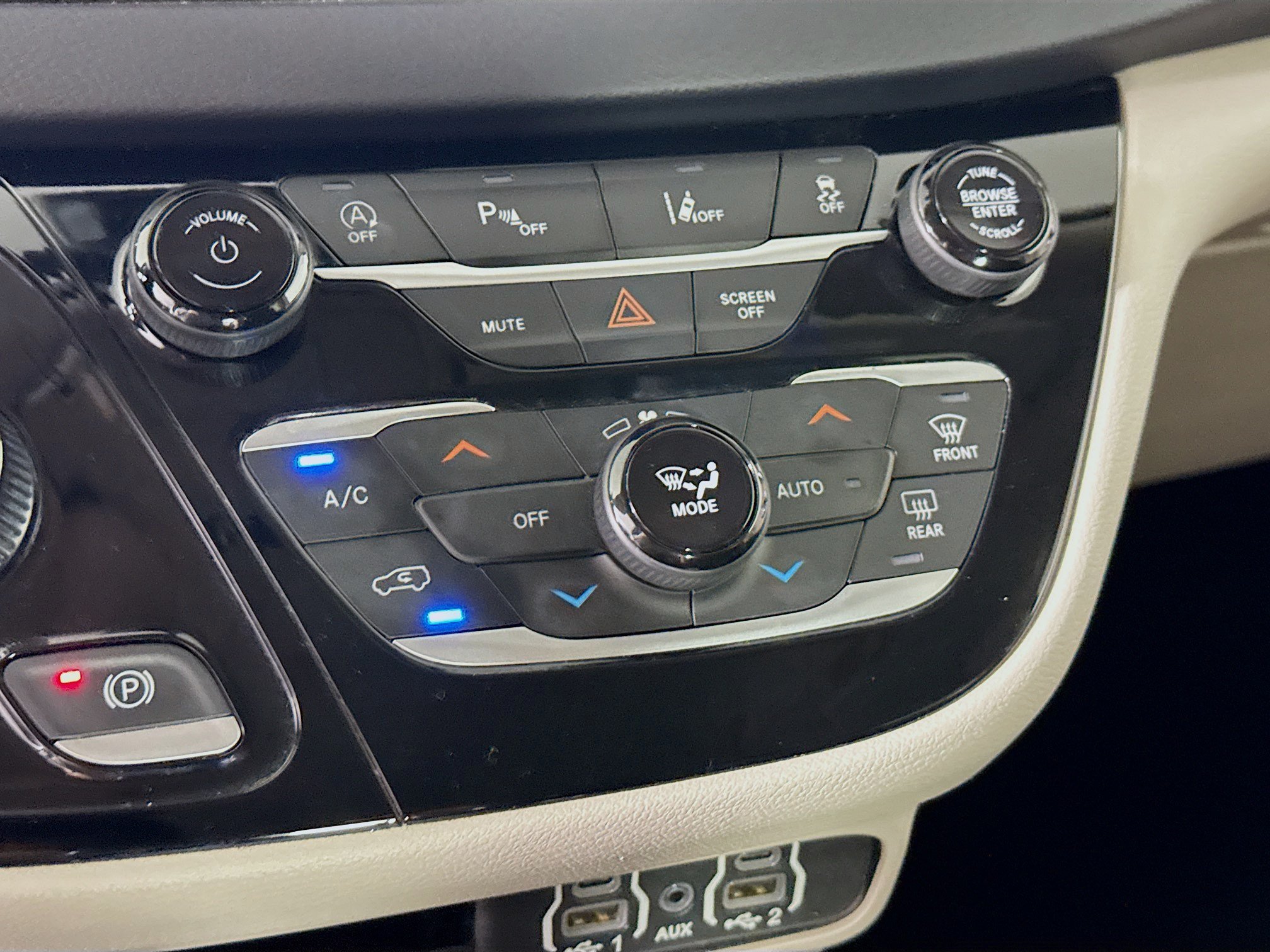 Used 2023 Chrysler Pacifica Touring-L FWD image 17