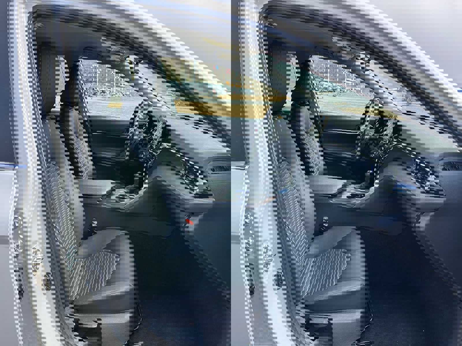 Used 2023 Toyota Camry SE image 10