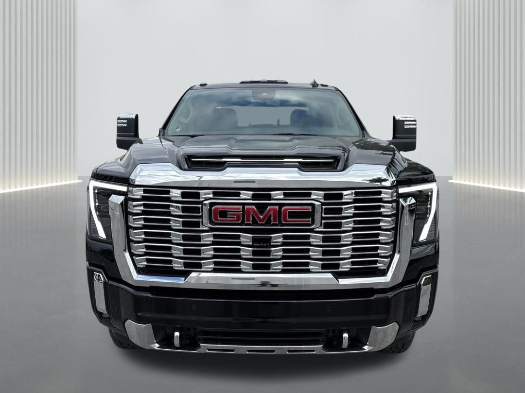 Used 2025 GMC Sierra 3500 Denali image 2