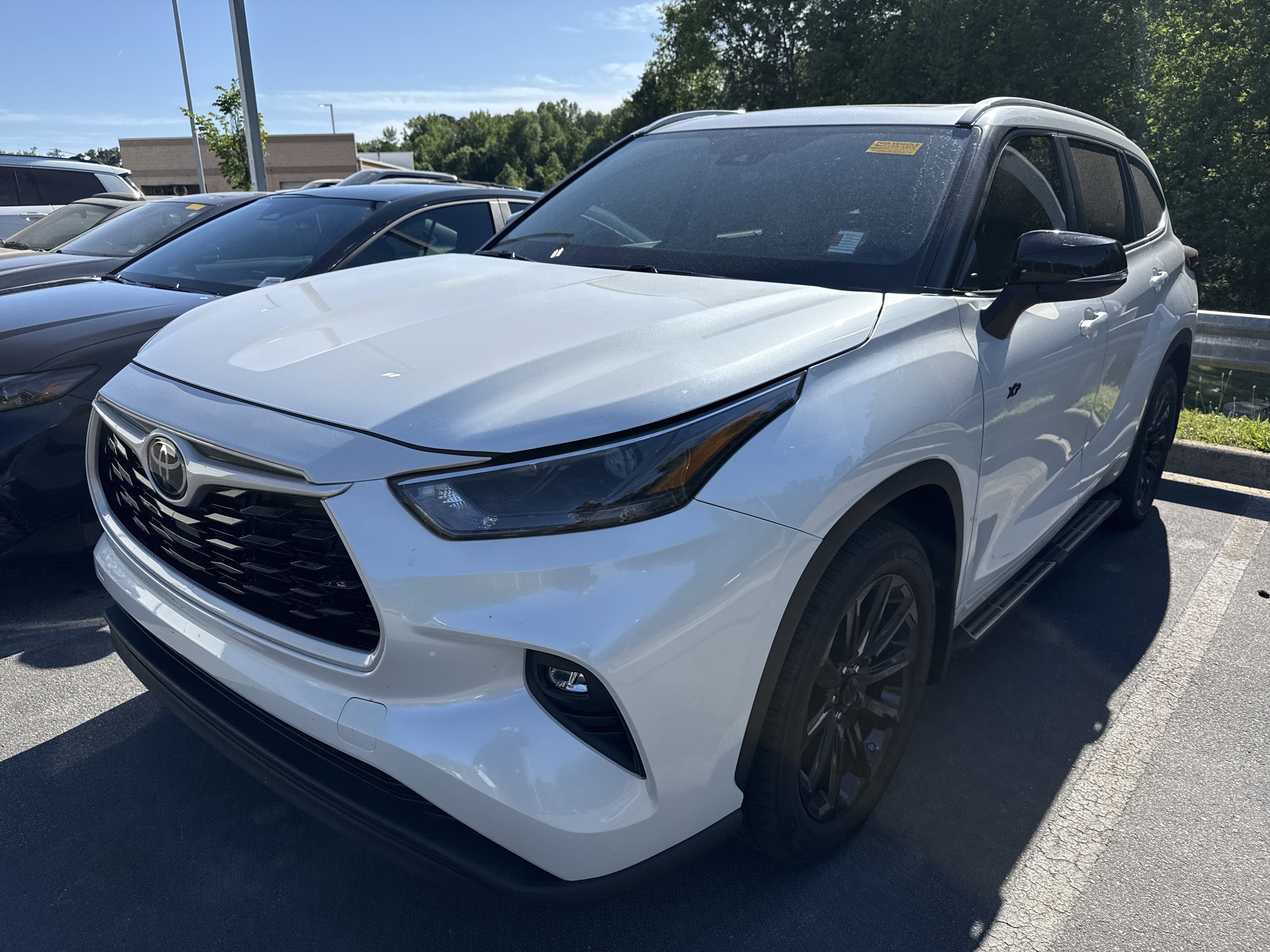 Used 2024 Toyota Highlander XLE FWD image 41