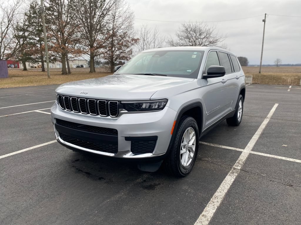 Used 2023 Jeep Grand Cherokee L Laredo RWD image 3