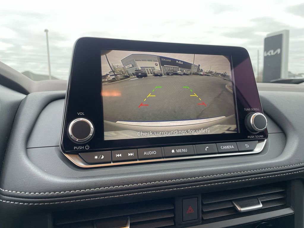 Used 2023 Nissan Rogue SV image 12