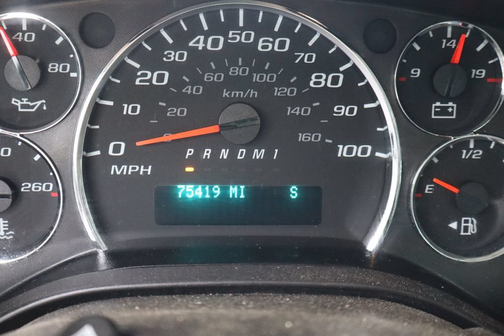 Used 2019 Chevrolet Express 2500 w/ Driver Convenience Package RWD image 3