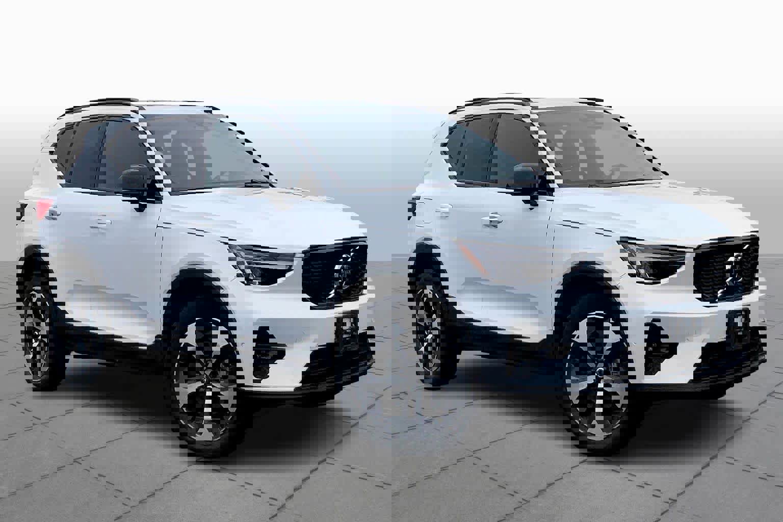 Used 2023 Volvo XC40 B5 Plus w/ Driver Assist Package AWD/4WD image 3