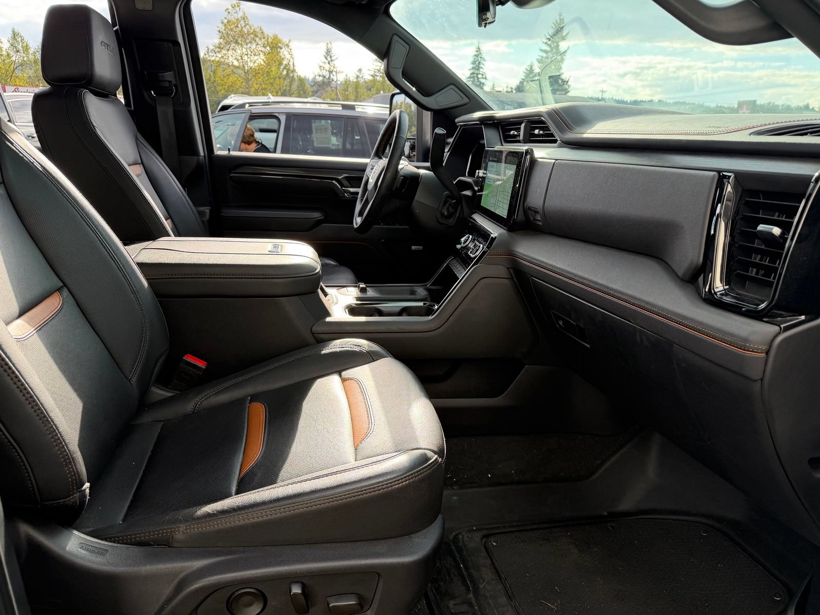 Used 2025 GMC Sierra 2500 AT4 w/ AT4 Premium Plus Package AWD/4WD image 24