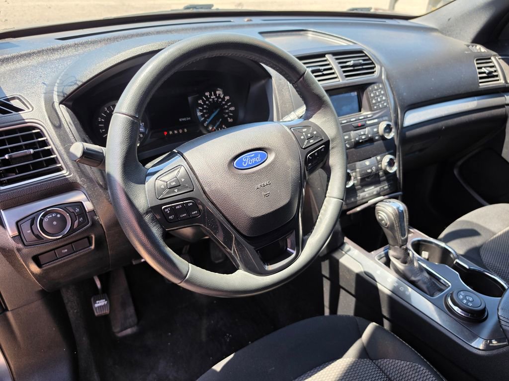 Used 2018 Ford Explorer XLT AWD/4WD image 4