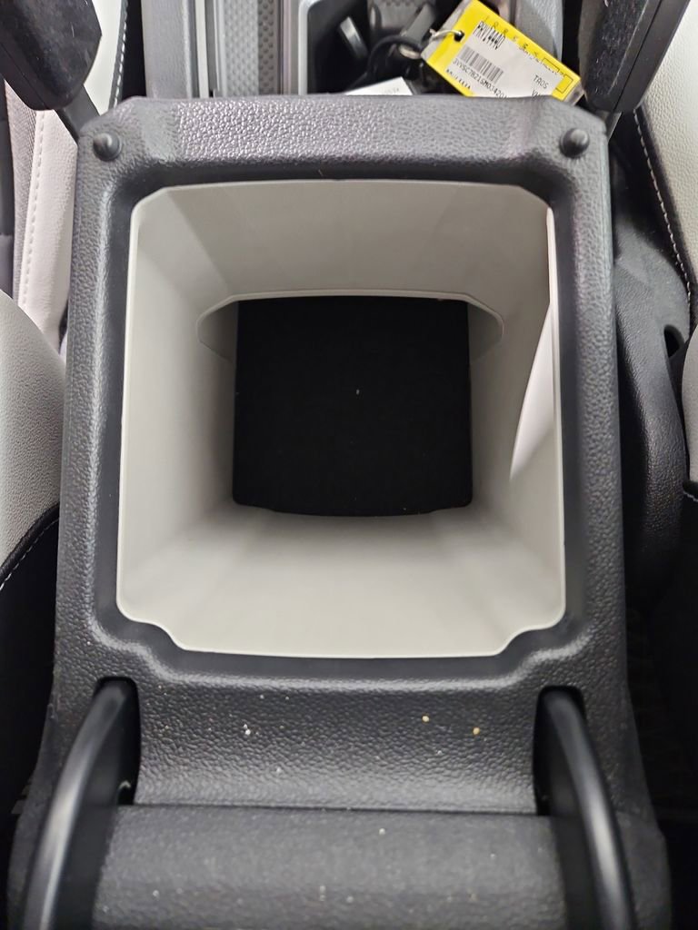 Certified 2025 Volkswagen Taos SE FWD image 25