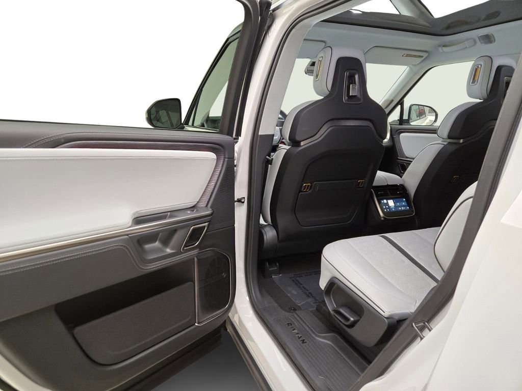 Used 2023 Rivian R1S Adventure image 17