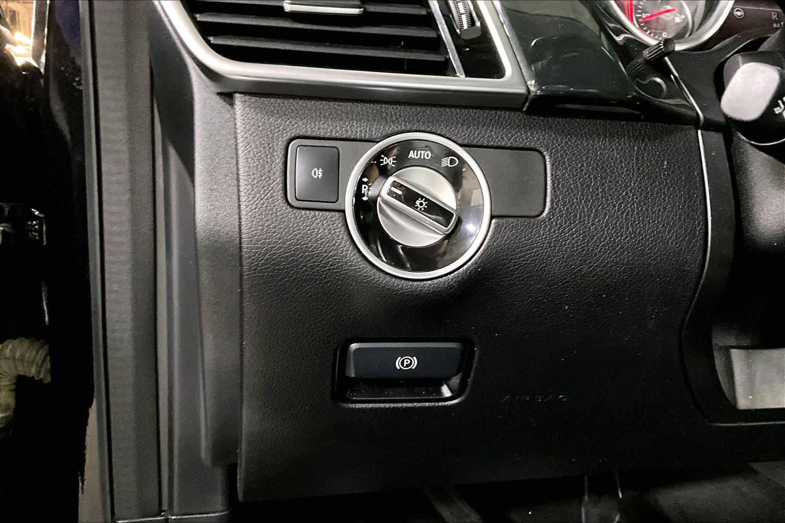 Used 2018 Mercedes-Benz GLS 550 4MATIC image 35