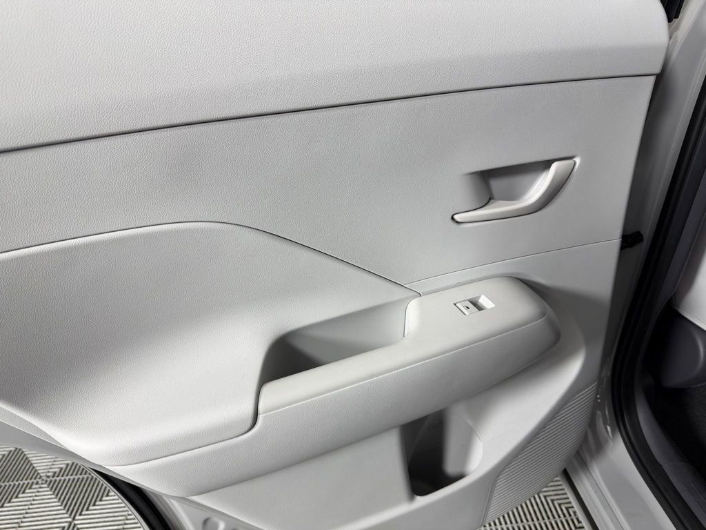 Used 2024 Hyundai Kona SEL image 28