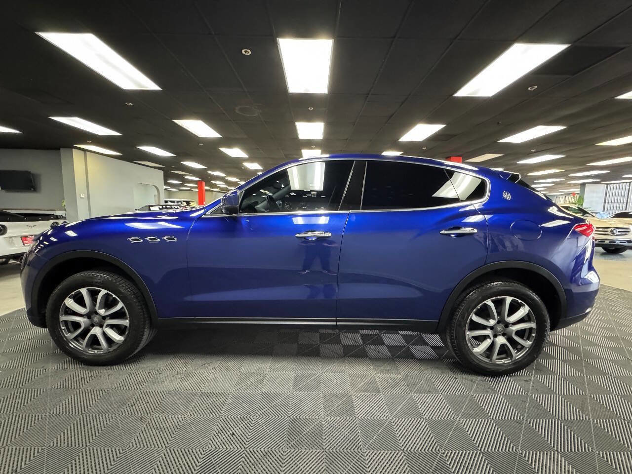 Used 2017 Maserati Levante image 9