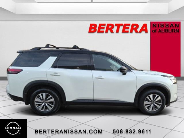 Used 2022 Nissan Pathfinder SL image 2