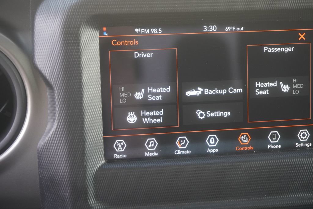 Used 2022 Jeep Gladiator Willys AWD/4WD image 31