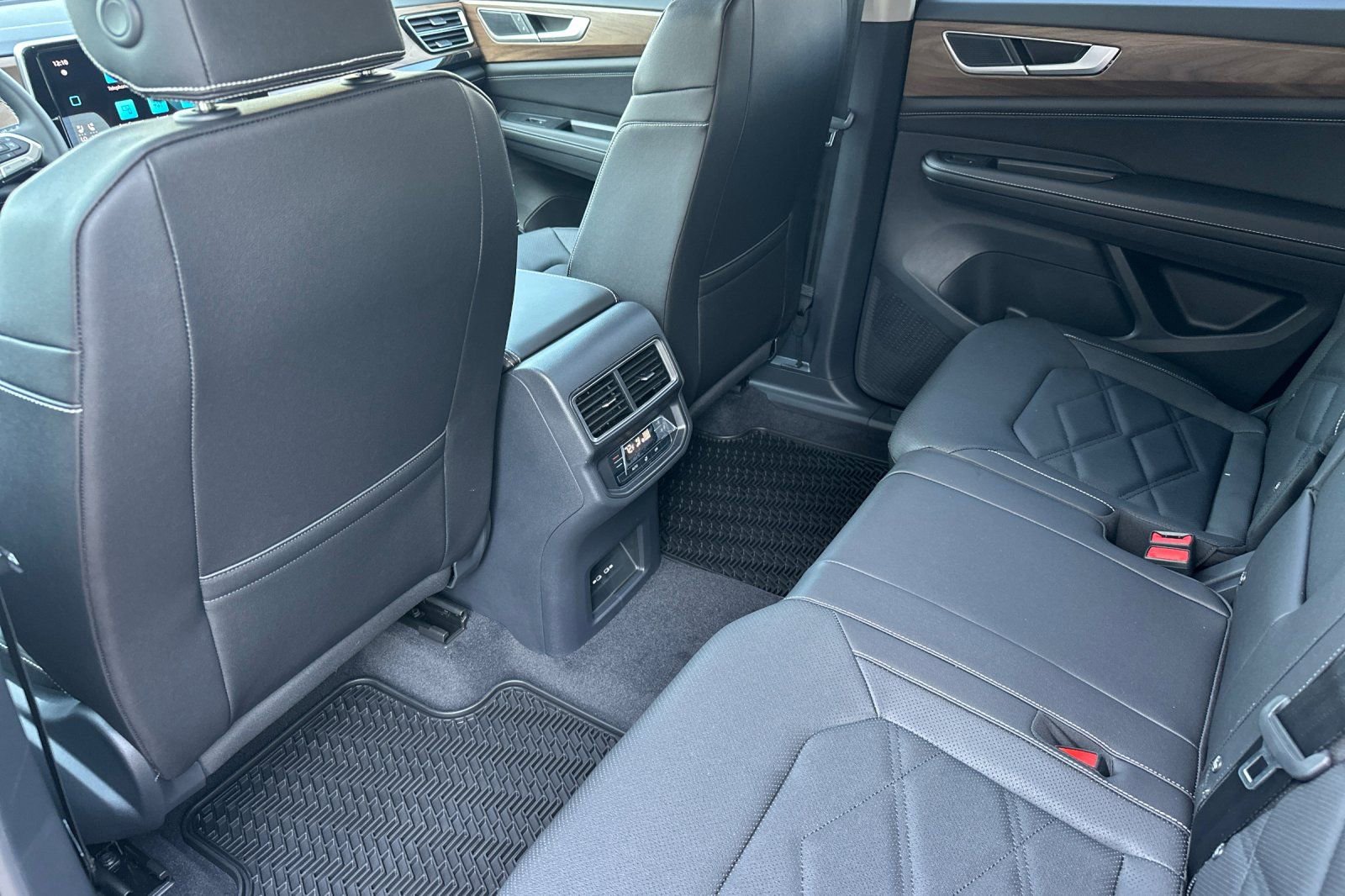 New 2026 Volkswagen Atlas SE image 11