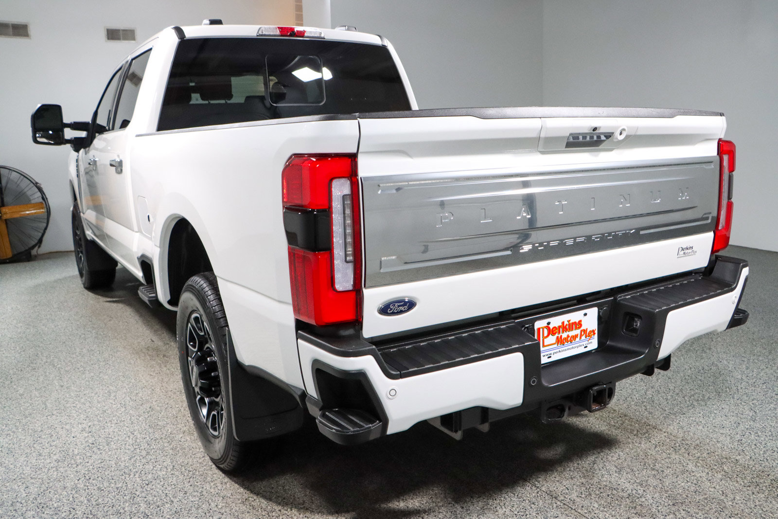 Used 2024 Ford F250 Platinum w/ FX4 Off-Road Package image 9
